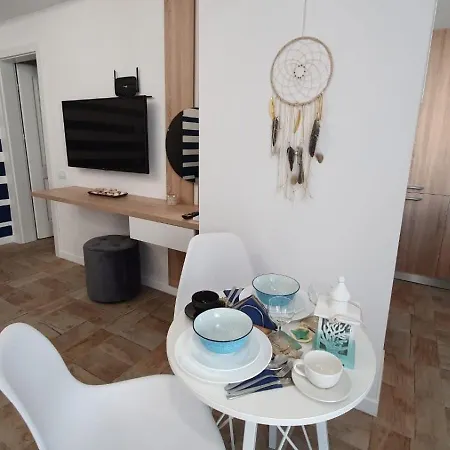 Lakeside Building Stefan Daire *